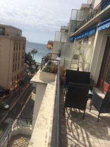 En balkong eller terrass på Appartement Carré d'Or Vue sur Mer