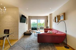 A seating area at Great and Seaside Flat