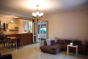 Kuchyňa alebo kuchynka v ubytovaní Rytebłota Resort & Spa