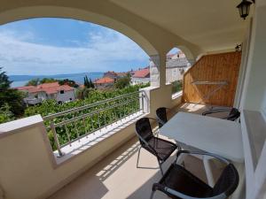 a balcony with a table and chairs and a view at Apartments Gojevic in Bol