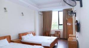 Łóżko lub łóżka w pokoju w obiekcie Hotel Phương Anh