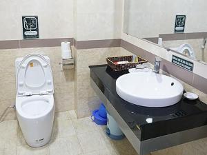 Phòng tắm tại Hotel Phương Anh