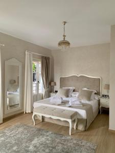 Ένα ή περισσότερα κρεβάτια σε δωμάτιο στο Suites La Posada De Pilar