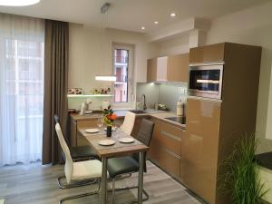 A kitchen or kitchenette at gyorapartman-TOP