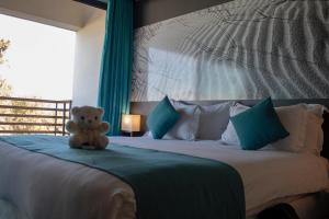 Postel nebo postele na pokoji v ubytování Hôtel Souani ( Al Hoceima Bay) + 32 fotografií