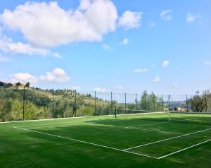 Tennis and/or squash facilities at La Pietra Del Cabreo or nearby