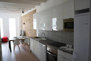 Kuchyň nebo kuchyňský kout v ubytování Barcelona Industrial Style Apartment
