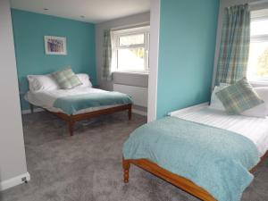 A bed or beds in a room at Pen Mar Guest House 