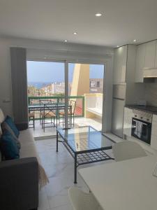 Kuchyňa alebo kuchynka v ubytovaní Mareverde Vista mar - 2 Habitaciones