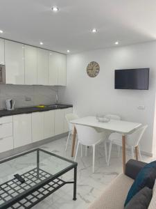 Kuchyňa alebo kuchynka v ubytovaní Mareverde Vista mar - 2 Habitaciones