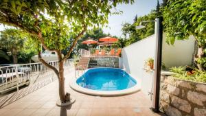 Bazén v ubytovaní Guest House Villa Nina alebo v jeho blízkosti