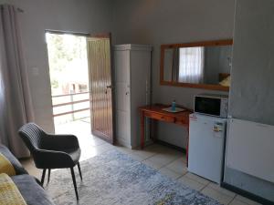 Dapur atau dapur kecil di Aanhuizen Guest House