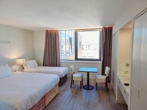 Gallery image of Axiom Park Hotel in London