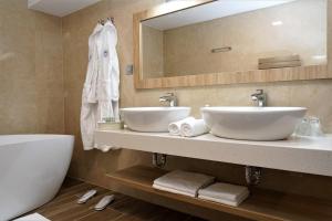 Koupelna v ubytování Grand Hotel BELLEVUE