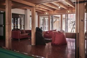 Area soggiorno di Alpine Base Hostel - Adults only