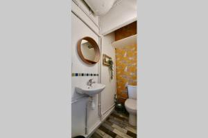 a bathroom with a sink and a toilet at Beau 2 pièces en centre ville et à 200m de la mer in Cabourg +3 photos
