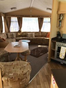 Posezení v ubytování Pet friendly riverside static caravan