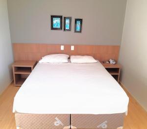 Cama ou camas em um quarto em Rede Andrade Guaíra