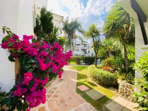Apartamentos Naranjos del Sol Marbella, Marbella ...