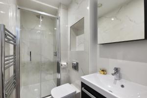 Kylpyhuone majoituspaikassa Victoria House by Q Apartments