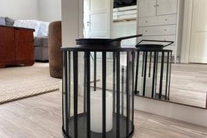a black table with a mirror in a living room at Naturnära boende i vackra Järvsö - H in Järvsö