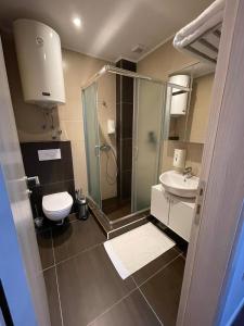 Ένα μπάνιο στο Central Residence by Župa