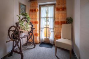 Ein Sitzbereich in der Unterkunft Pension Villa Lockstein