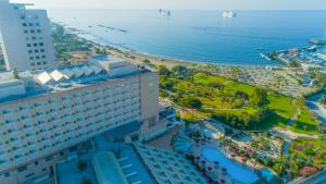 Nespecifikovaný výhled na moře nebo výhled na moře při pohledu z aparthotelu