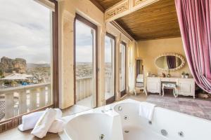 Ένα μπάνιο στο Cappadocia Fairy Chimneys Minia Cave Hotel