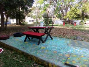 Un jardín fuera de La mejor ubicación. A unas cuadras del centro
