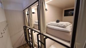 Postel nebo postele na pokoji v ubytování Cabin HOSTEL