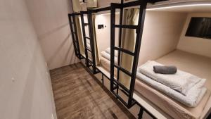 Postel nebo postele na pokoji v ubytování Cabin HOSTEL