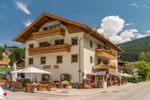 Nespecifikovaný výhled na hory nebo výhled na hory při pohledu z aparthotelu