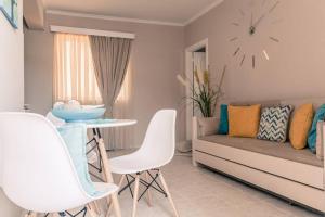 Posezení v ubytování Remvi Deluxe Apartment 104 with Sea View