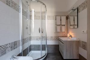 A bathroom at City Break Nomentana