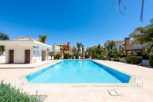 Πισίνα στο ή κοντά στο Villa Alexandra by Ezoria Villas