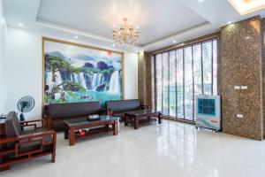 Khu vực ghế ngồi tại LUXURY II HOTEL