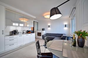 Kuchyňa alebo kuchynka v ubytovaní Apartament Perłowy SeaView by Rent like home