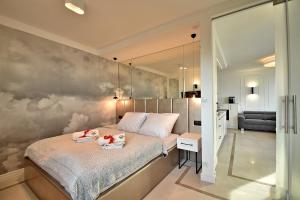 Posteľ alebo postele v izbe v ubytovaní Apartament Perłowy SeaView by Rent like home