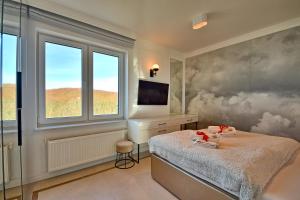 Posteľ alebo postele v izbe v ubytovaní Apartament Perłowy SeaView by Rent like home
