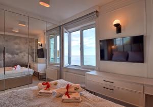 Posteľ alebo postele v izbe v ubytovaní Apartament Perłowy SeaView by Rent like home