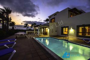 Bazén v ubytování Villa Henry - LH187 By Villas Now Ltd nebo v jeho okolí + 29 fotografií