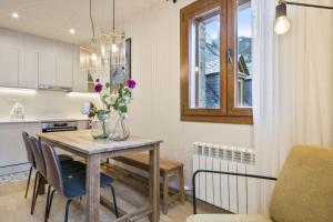 Η κουζίνα ή μικρή κουζίνα στο Luderna - Apartamento Meligar +6 φωτογραφίες