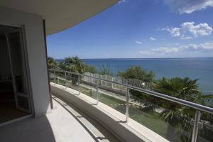 Balcó o terrassa a Apartmán Alex beach s nádherným panoramatickým výhledem na moře