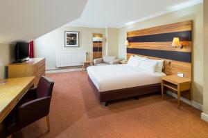 TV a/nebo společenská místnost v ubytování Crowne Plaza Chester by IHG