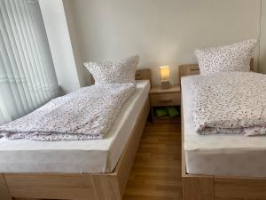 two beds sitting next to each other in a room at Ferienwohnung H&M Immobilien Alsleben 2 in Alsleben