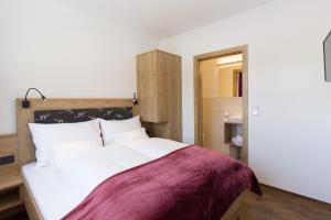 A bed or beds in a room at Reinthalers Még 9 kép