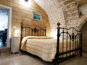 Un pat sau paturi într-o cameră la Fascino Antico