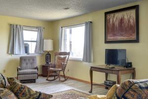 Gallery image of Cody Apartment with Panoramic Mountain Vistas! in Cody