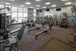 Fitness centrum a/nebo fitness zařízení v ubytování Crowne Plaza Chester by IHG